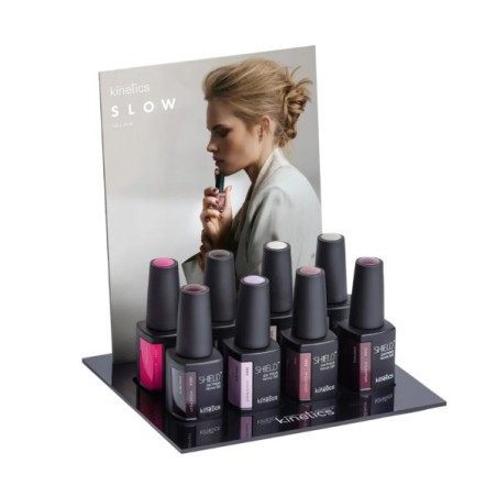 Expositor de la colección SLOW Fall 2026 de Kinetics con esmaltes Shield Gel Polish y cartel promocional