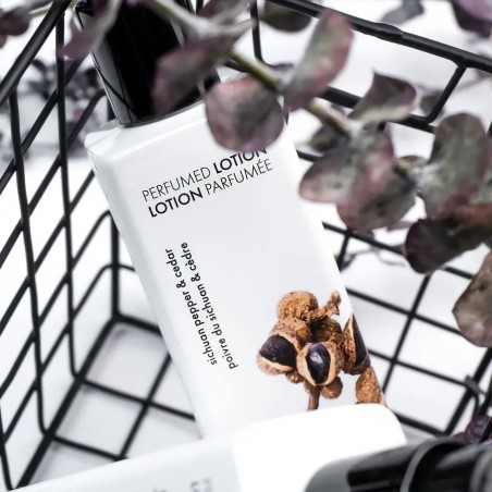 Loción Perfumada Sichuan Pepper & Cedar | Fragancia Amaderada y Especi